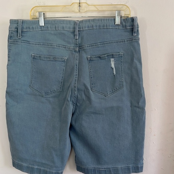 Spoon woman distressed blue jeans shorts - Picture 5 of 7